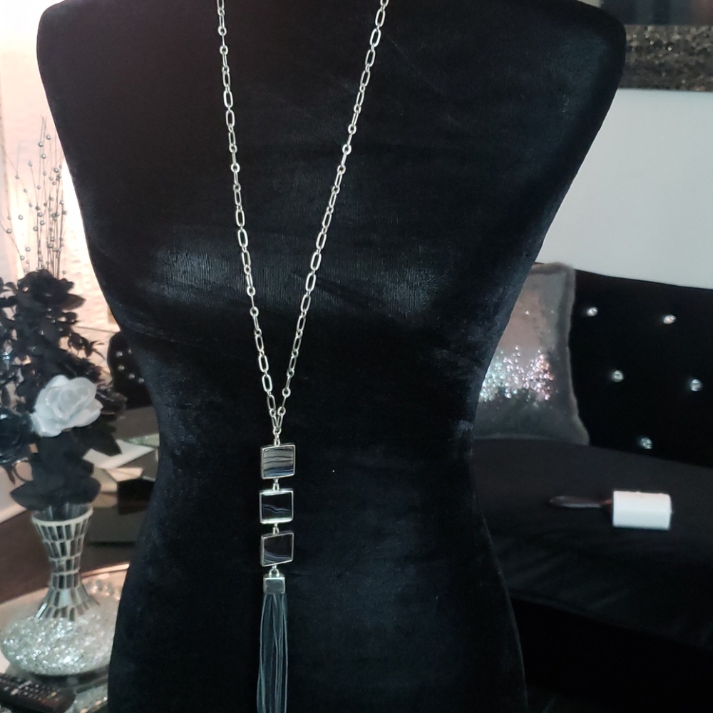 Dangling necklace